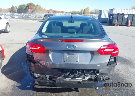 2018 Ford Focus Se z USA, uszkodzony, nr VIN 1FADP3F26JL332702